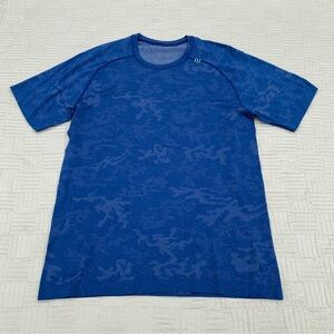 Lululemon Camo Blue Short Sleeve Tee Size Medium